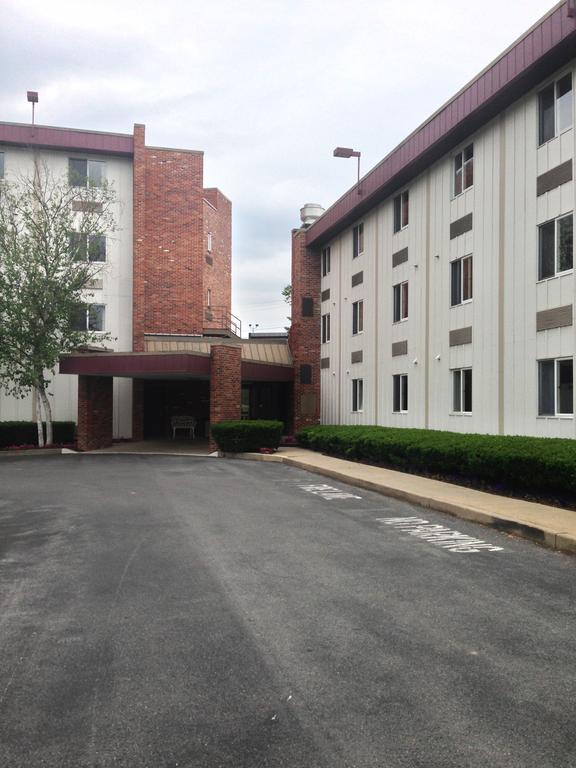 Super 8 By Wyndham State College Motel Exterior foto